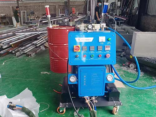 聚氨酯机器(图1) Q2600D聚氨酯机器定时定量功能