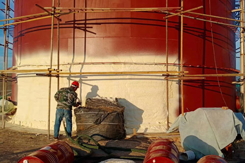 罐体聚氨酯发泡(图2) 罐体聚氨酯发泡表面喷涂