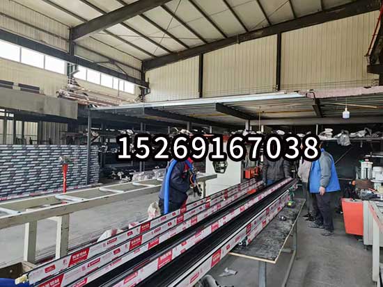 断桥铝型材腔体填充聚氨酯发泡机(图5) T40D中间打孔的铝型材发泡设备案例